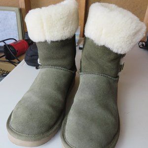 Size 8 Koolaburra short boots olive green